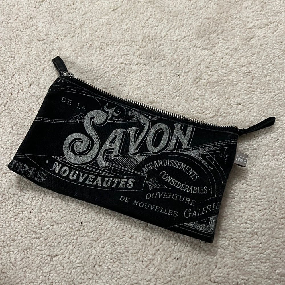 Graphic zipper bag
